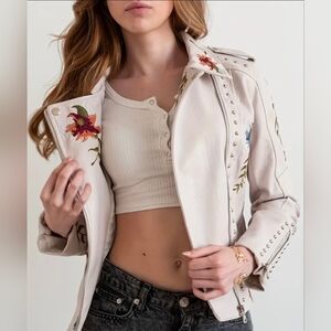 Embroidered Floral Cream Jacket Size M=  8/10